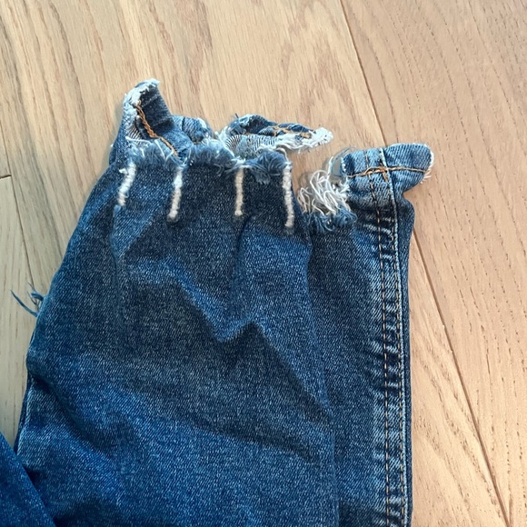 TOPSHOP Distressed Mid-Wash Leg Jeans - Picture 6 of 6